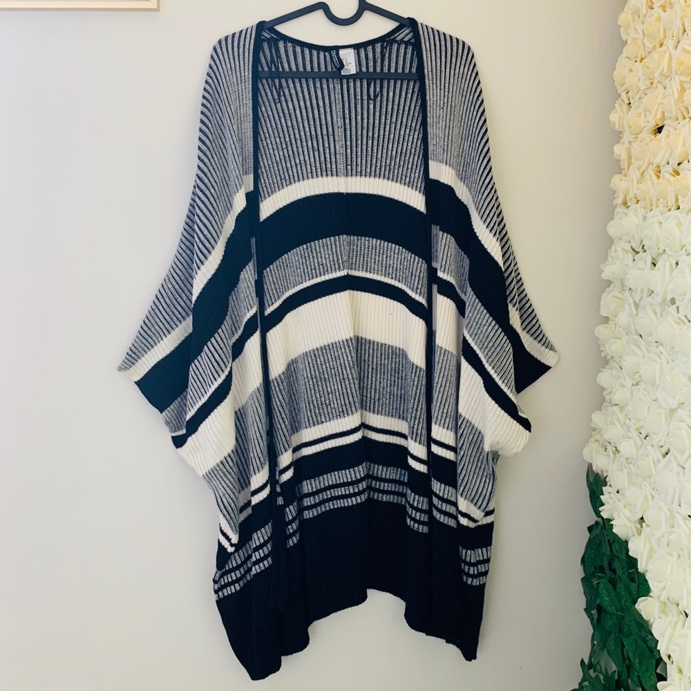 Black and white Cardigan! One size